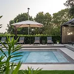 Vaal 4* רוביני